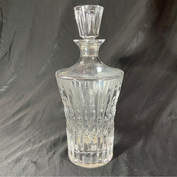Elegant Clear Glass Decanter - Picture 1 of 9